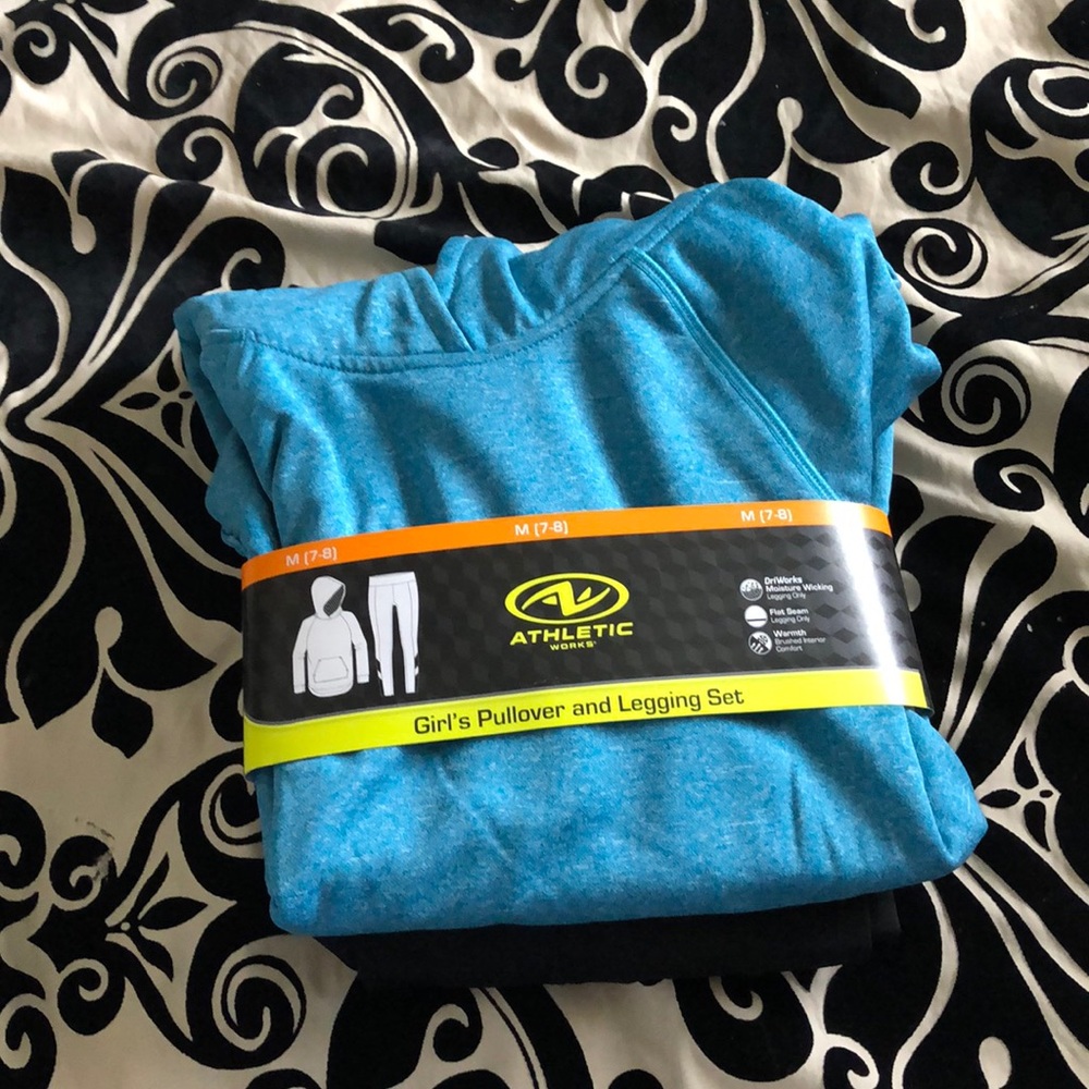 2 piece workout clothes set, hoodie and tights!